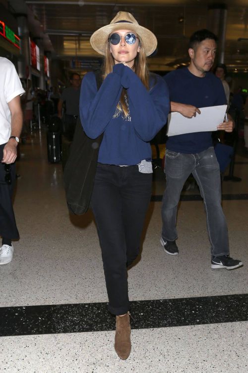 Elizabeth Olsen Stills at Los Angeles International Airport 9