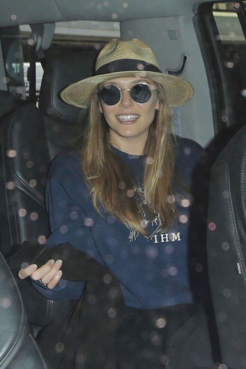 Elizabeth Olsen Stills at Los Angeles International Airport 11