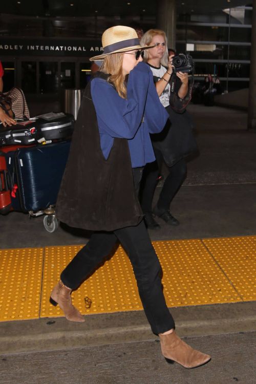 Elizabeth Olsen Stills at Los Angeles International Airport 12