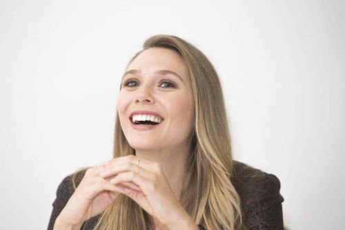 Elizabeth Olsen Stills at Wind River Photocall in Los Angeles 5