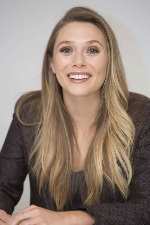 Elizabeth Olsen Stills at Wind River Photocall in Los Angeles 13