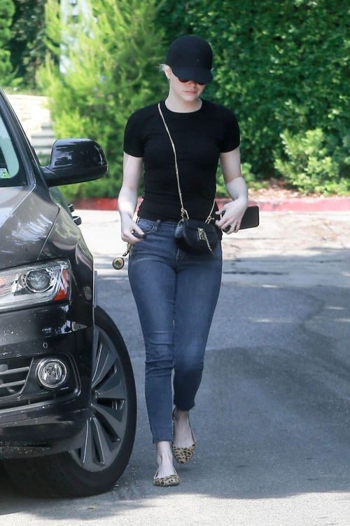 Emma Stone Stills Out and About in Los Angeles 3