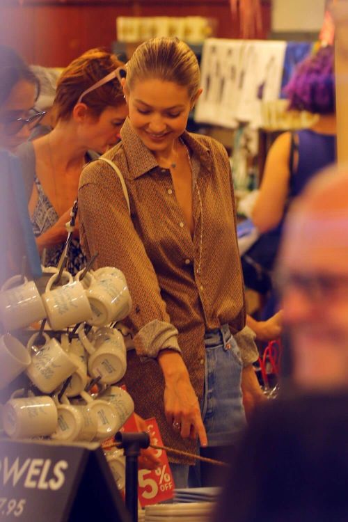 Gigi Hadid Out Shopping in New York Photos 3