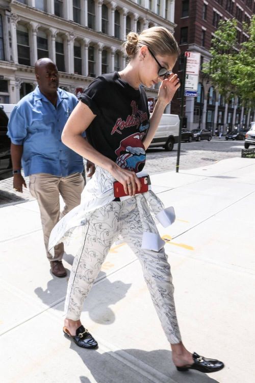 Gigi Hadid Stills at Her Apartment in New York 3