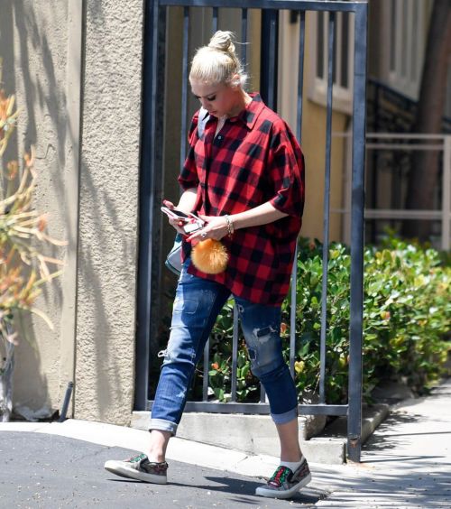 Gwen Stefani Stills Out in Los Angeles 1