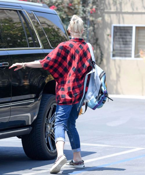 Gwen Stefani Stills Out in Los Angeles 3