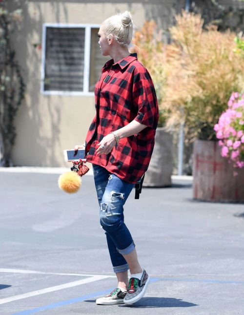 Gwen Stefani Stills Out in Los Angeles 10