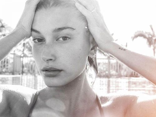 Hailey Rhode Baldwin Photoshoot for Vogue Bahamas Travel Diary 8