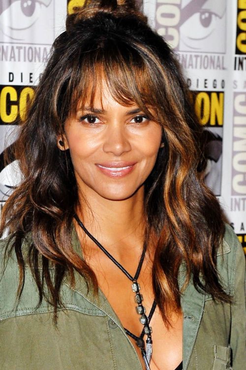 Halle Berry at Kingsman The Secret Service Panel at Comic-con in San Diego Photos 9