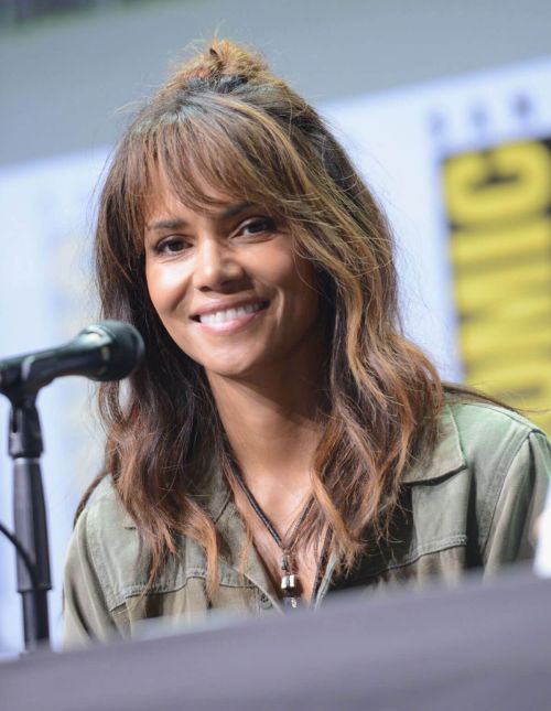 Halle Berry at Kingsman The Secret Service Panel at Comic-con in San Diego Photos 10