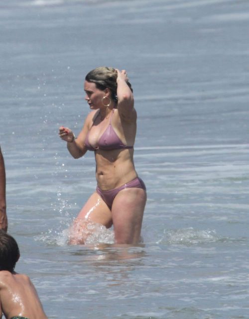 Hilary Duff Stills in Bikini on the Beach in Malibu 10