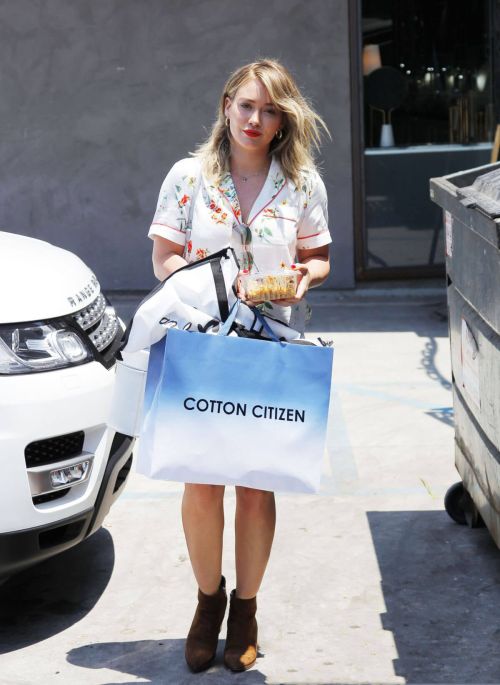 Hilary Duff Stills Out Shopping in Beverly Hills 6