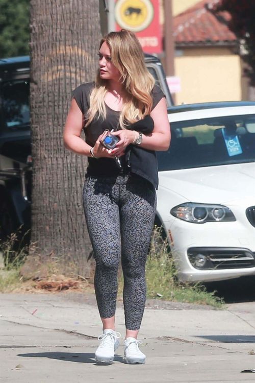 Hilary Duff in Tights Heading to Pilates Class in Sherman Oaks Photos 3