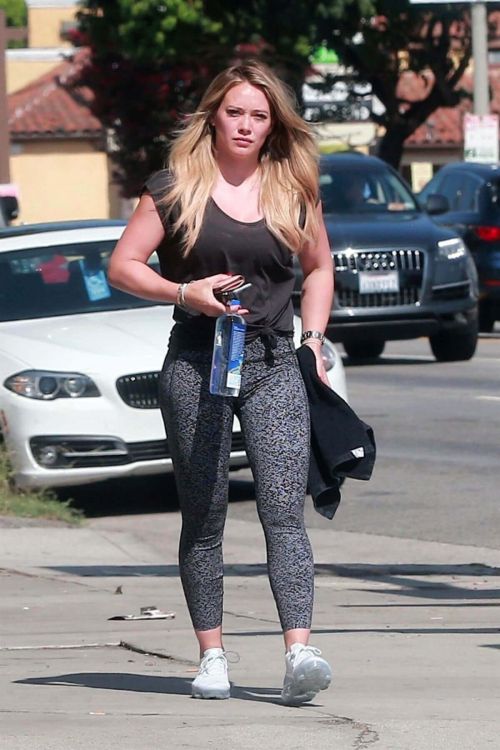 Hilary Duff in Tights Heading to Pilates Class in Sherman Oaks Photos 4