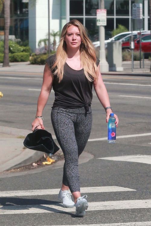 Hilary Duff in Tights Heading to Pilates Class in Sherman Oaks Photos 8