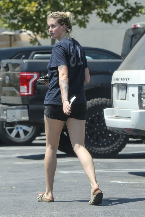 Ireland Baldwin Stills Out and About in Calabasas 1