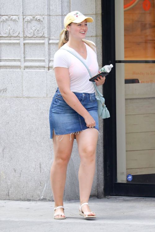 Iskra Lawrence Stills Out and About in New York 8