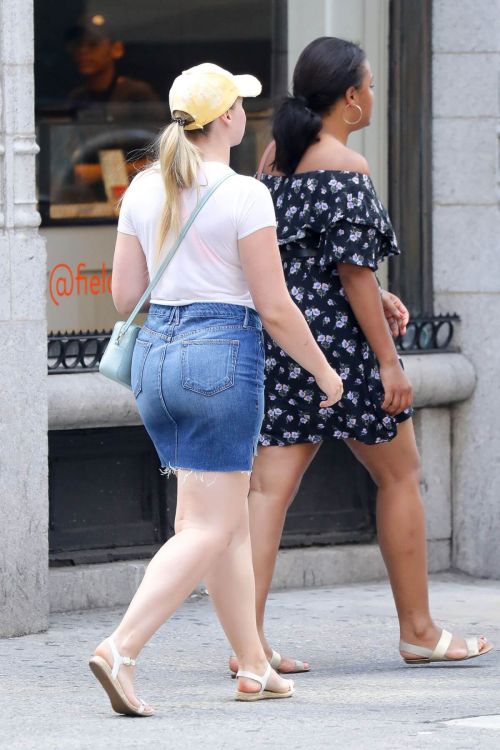 Iskra Lawrence Stills Out and About in New York 11