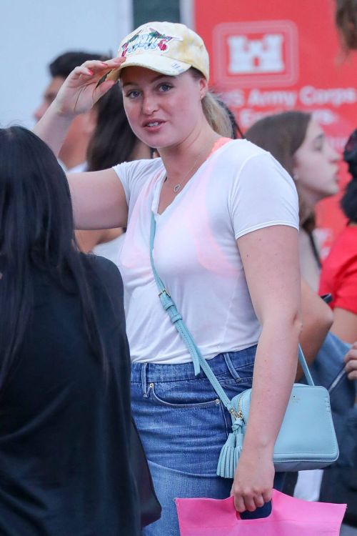 Iskra Lawrence Stills Out and About in New York 13