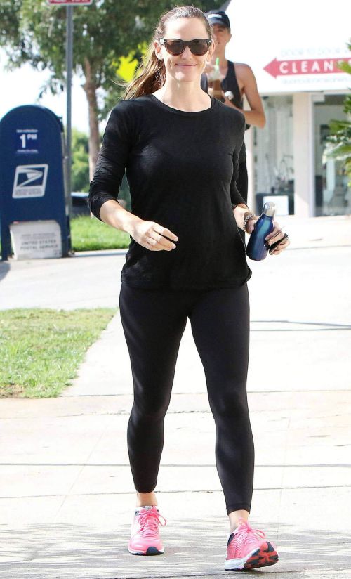 Jennifer Garner Leaves a Gym in Brentwood Photos 4