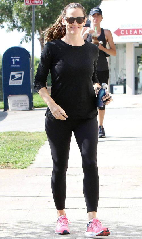 Jennifer Garner Leaves a Gym in Brentwood Photos 8