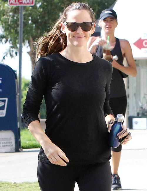 Jennifer Garner Leaves a Gym in Brentwood Photos 9