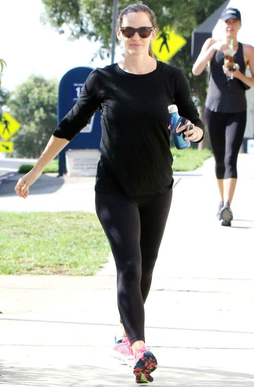 Jennifer Garner Leaves a Gym in Brentwood Photos 10