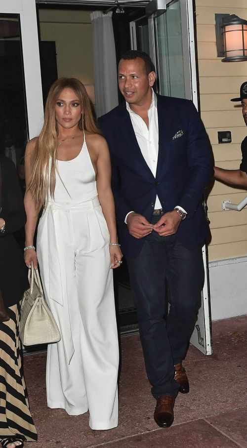 Jennifer Lopez at Prime 112 Restaurant in Miami - 24/07/2017 4