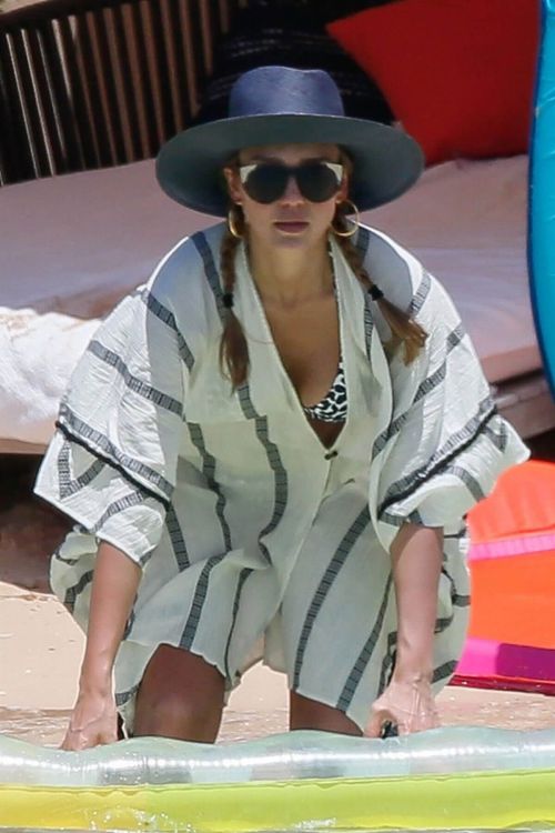 Jessica Alba Stills at a Beach in Hawaii 2