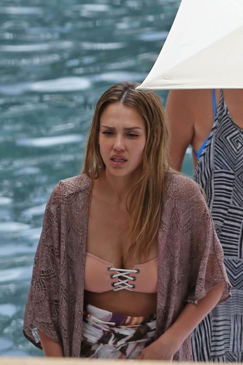 Jessica Alba Stills in Bikini Top on Vacation in Hawaii 3