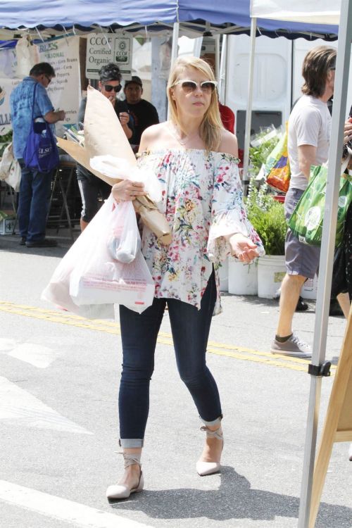 Jodie Sweetin Stills Shopping at Farmer