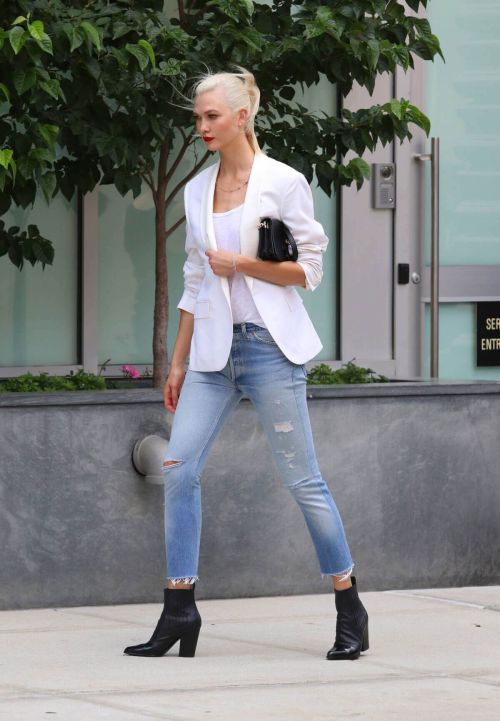 Karlie Kloss on the Set of a Commercial in New York Photos 5