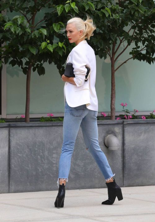 Karlie Kloss on the Set of a Commercial in New York Photos 12