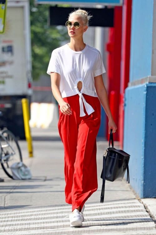 Karlie Kloss Stills Out in New York Photos 2