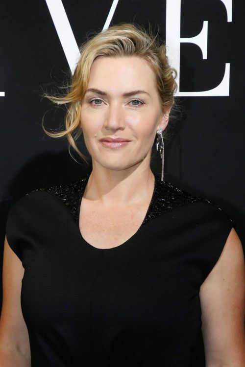 Kate Winslet Stills at Giorgio Armani Prive Haute Couture Show in Paris 3