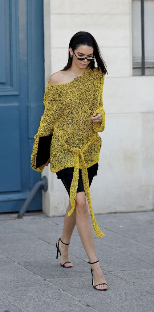 Kendall Jenner Stills Leaves Vogue Office in Paris 2