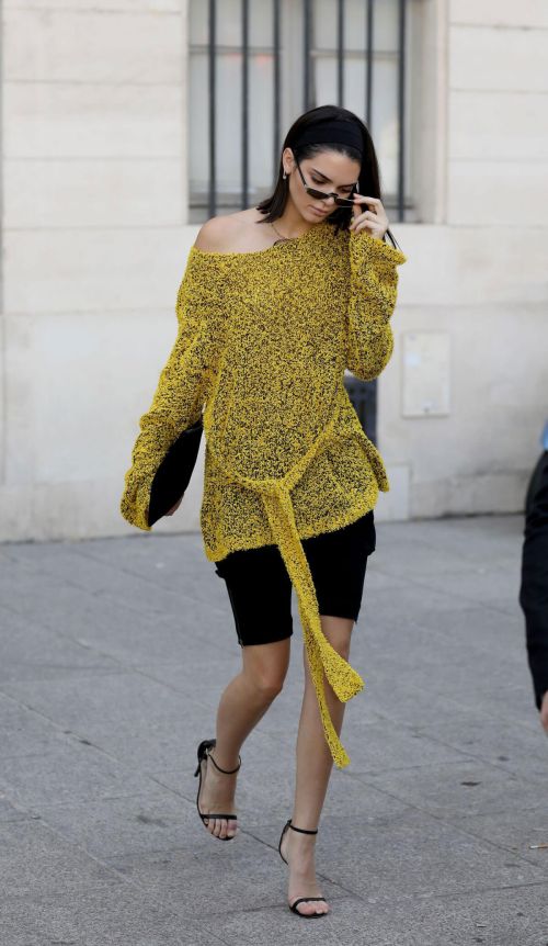 Kendall Jenner Stills Leaves Vogue Office in Paris 4