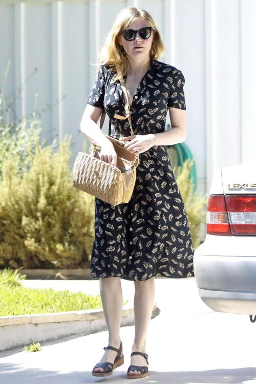 Kirsten Dunst Stills Out in Toluca Lake 2