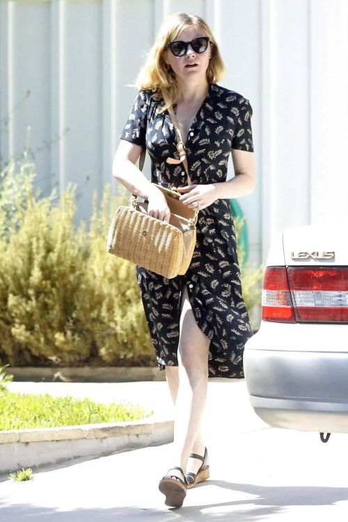 Kirsten Dunst Stills Out in Toluca Lake 3