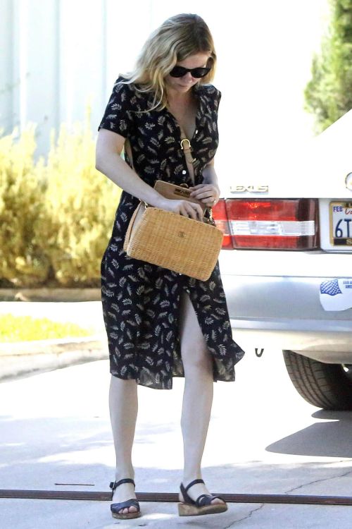 Kirsten Dunst Stills Out in Toluca Lake 5