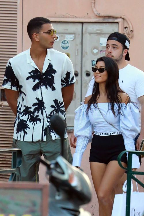 Kourtney Kardashian Stills in Swimsuit on the Beach in St Tropez 2