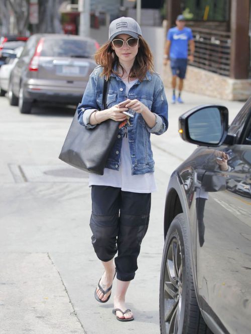 Lily Collins Stills Leaves a Salon in Beverly Hills 4