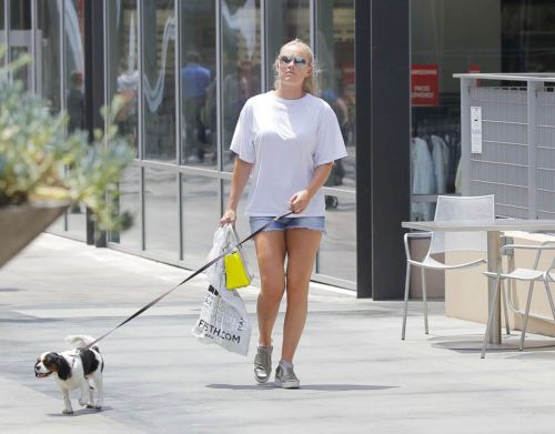 Lindsey Vonn Stills Out Shopping with Her Dog in Beverly Hills 1