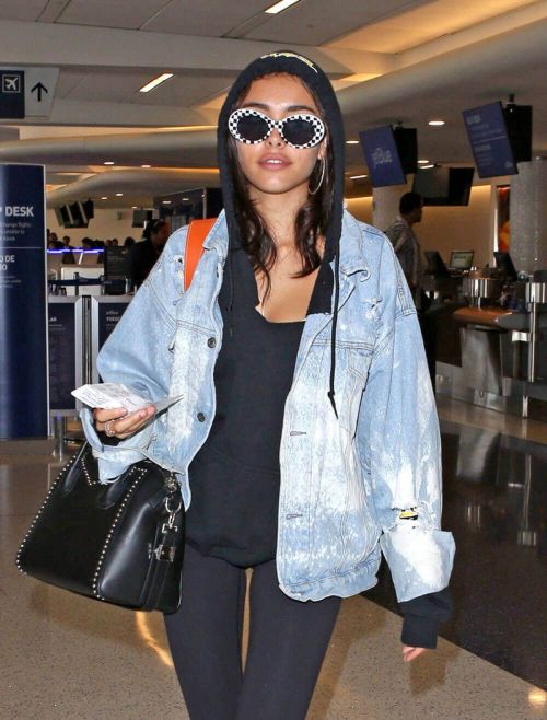 Madison Beer Stills at Los Angeles International Airport 3