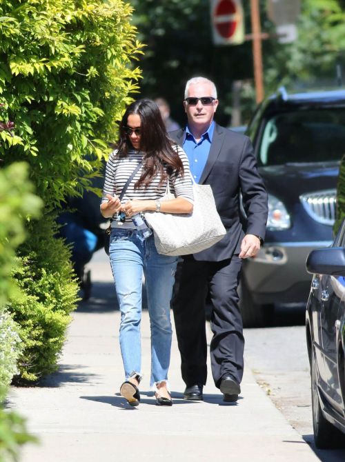 Meghan Markle Stills at Her Home in Toronto 5