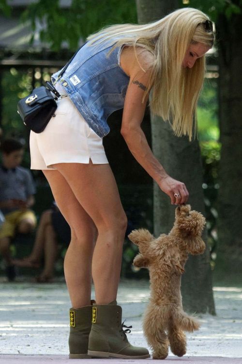 Michelle Hunziker at a Park in Milan Photos 2