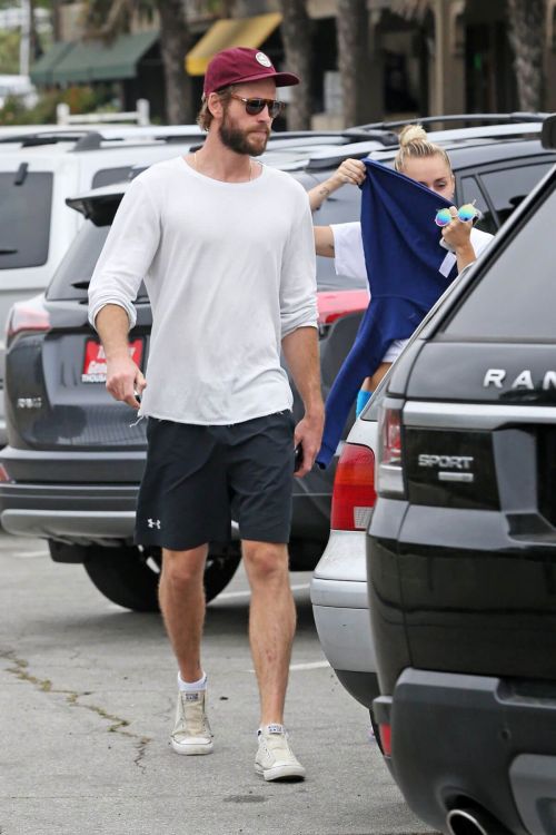 Miley Cyrus & Liam Hemsworth Stills Grab Ice Cream in Malibu 3