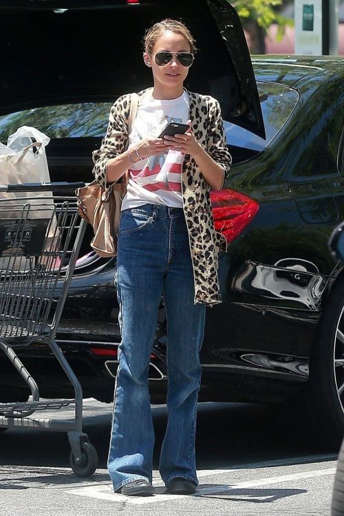 Nicole Richie Shopping Stills at Gelson