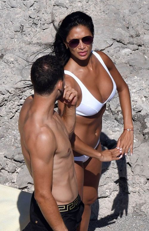 Nicole Scherzinger Stills in Bikini at a Beach in Capri 8