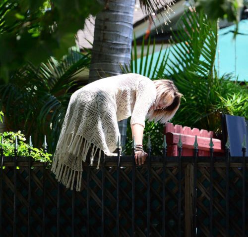 Paris Jackson Stills Going Over a Wall in Los Angeles 5